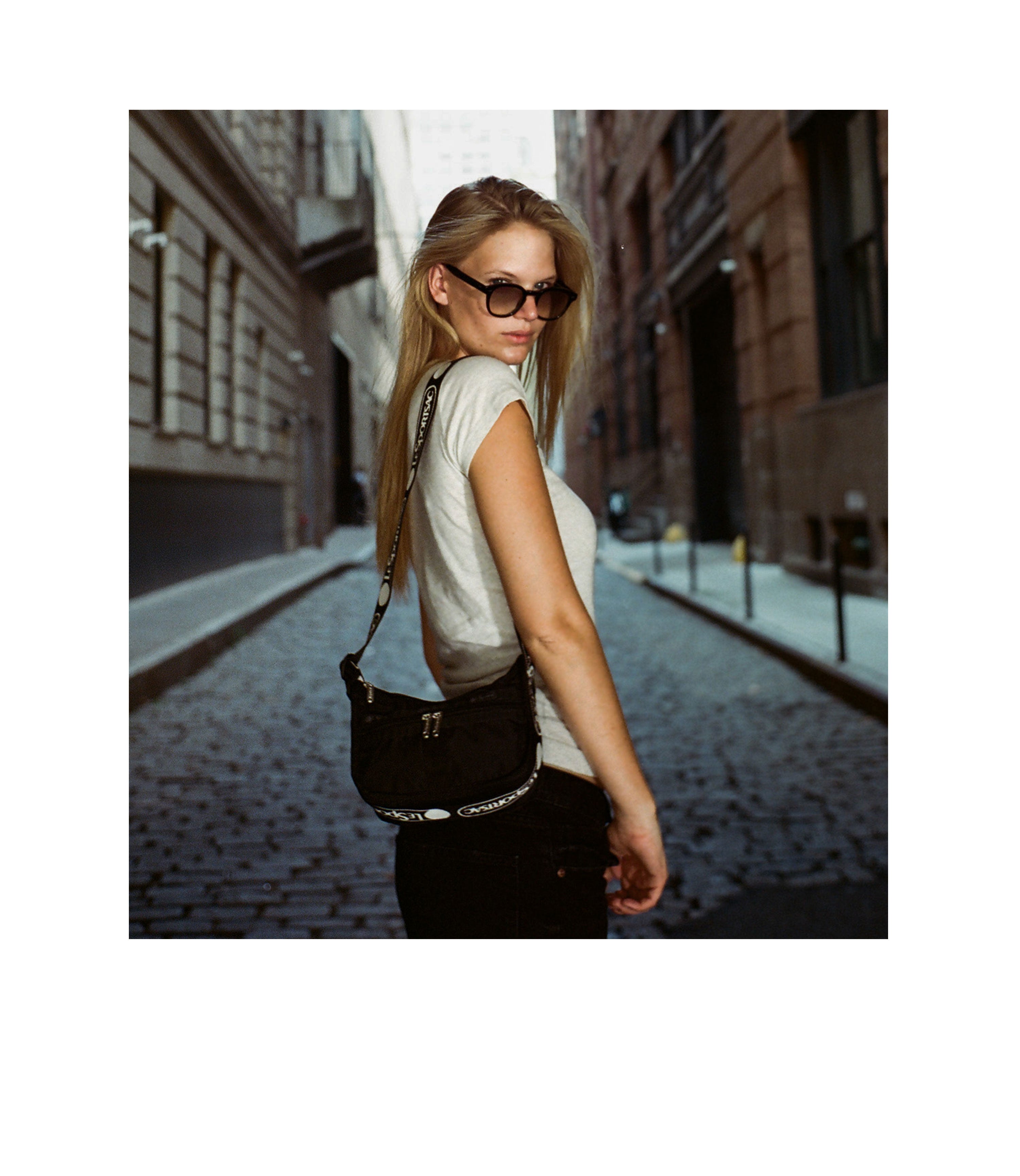 ショルダーバッグ・ポシェット LOW CLASSIC LEATHER LARGE BAG 5BNY636 Mini black leather crossbody bag