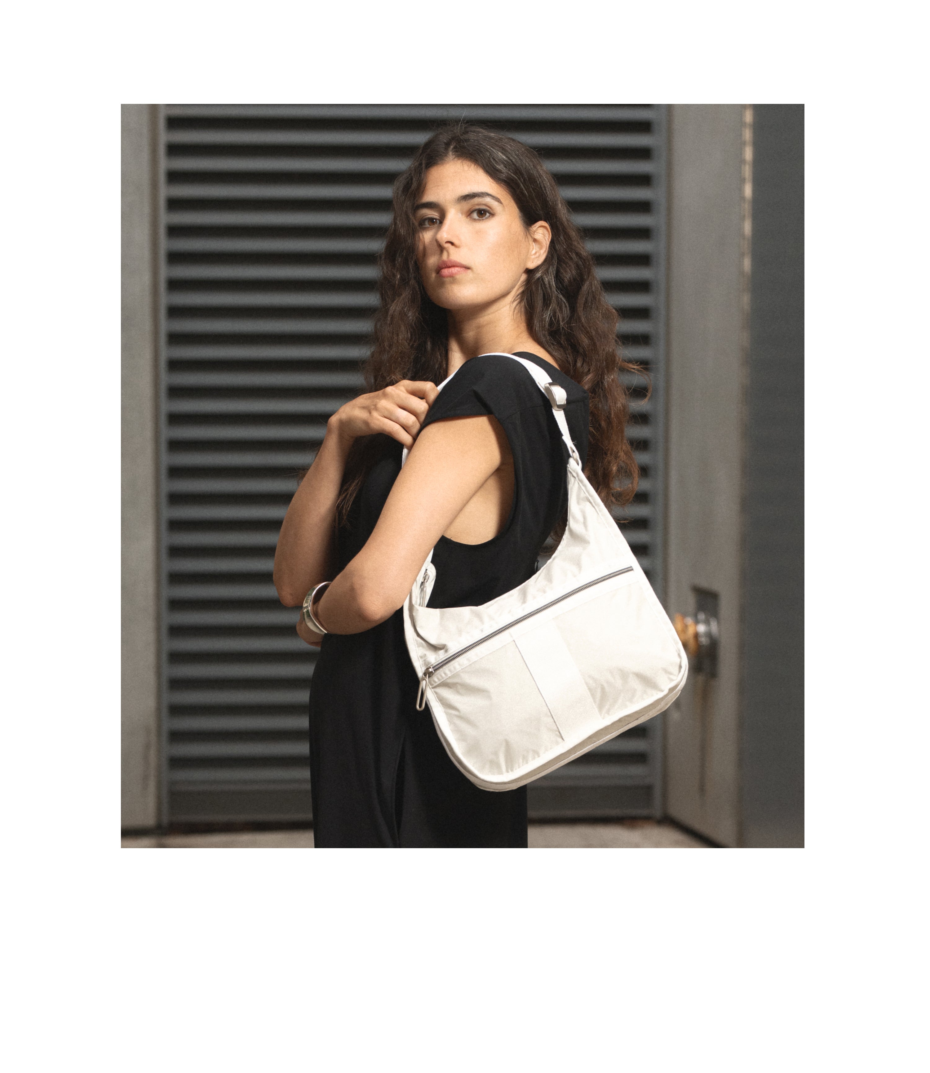 Essential Medium Hobo - Blanc C – LeSportsac