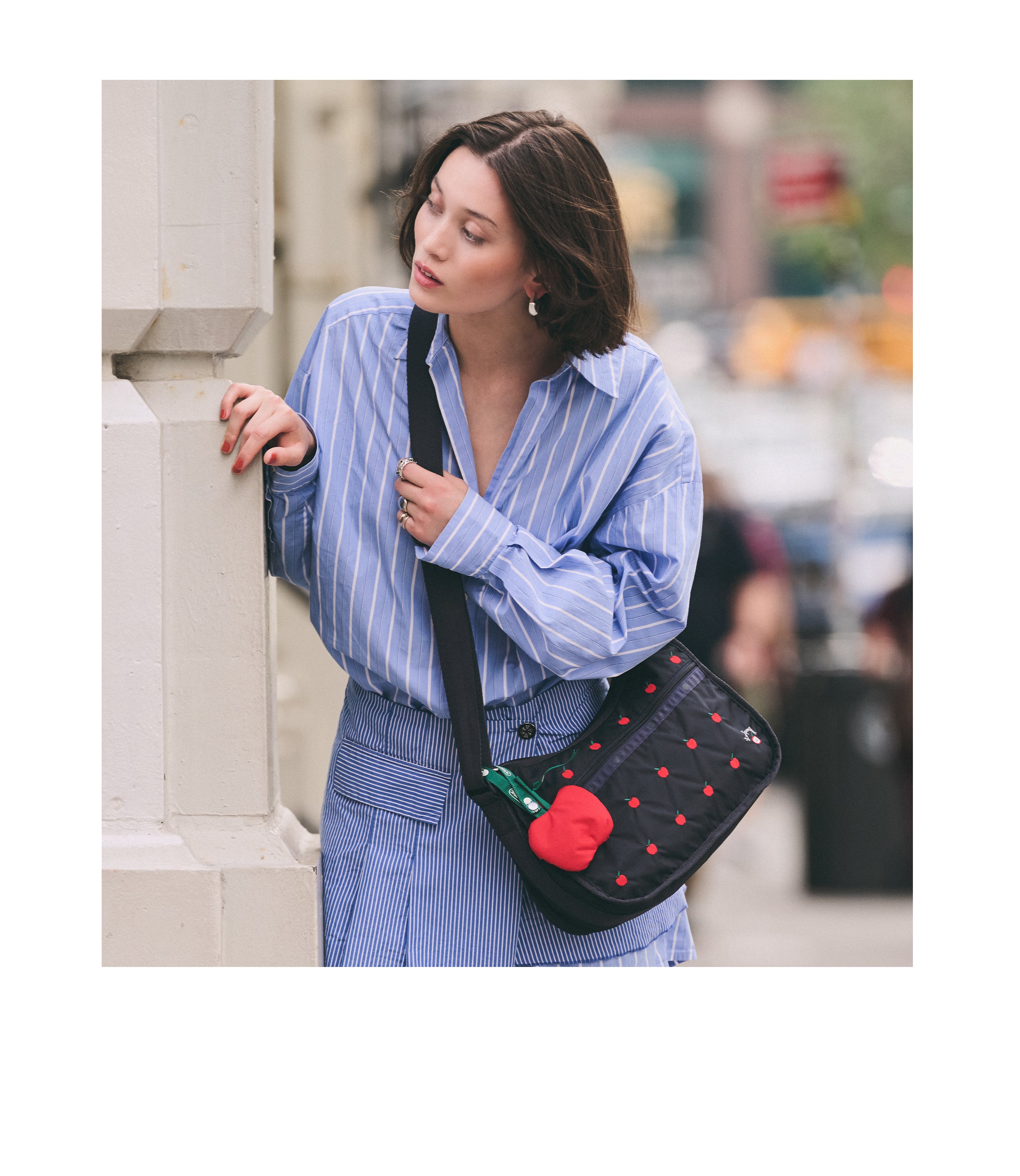 リラクゼーショングッズ apple NYC Iconic Apple Charm - Red Apple – LeSportsac
