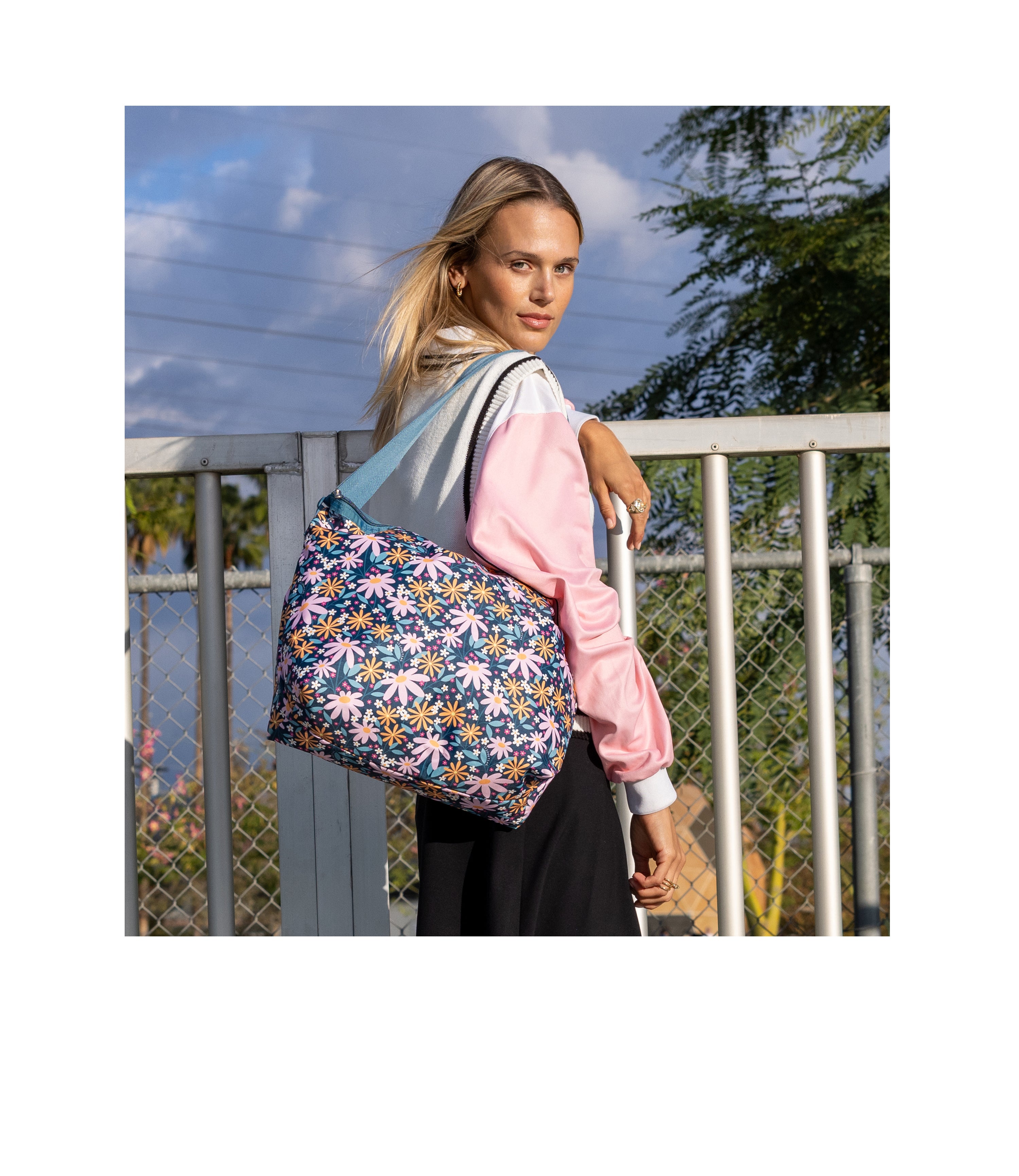Deluxe Easy Carry Tote - Retro Daisies print – LeSportsac