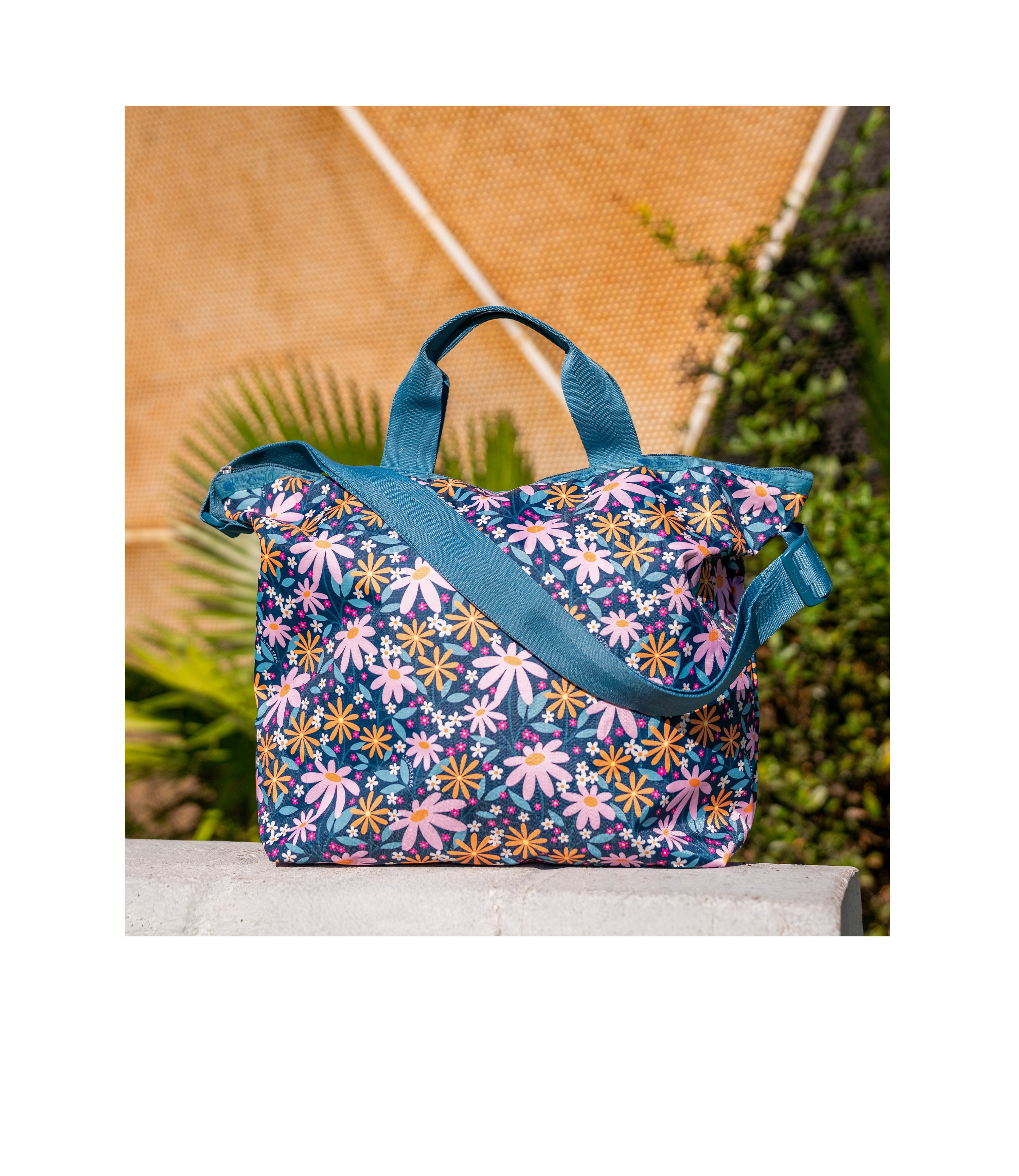 Deluxe Easy Carry Tote - Retro Daisies print – LeSportsac