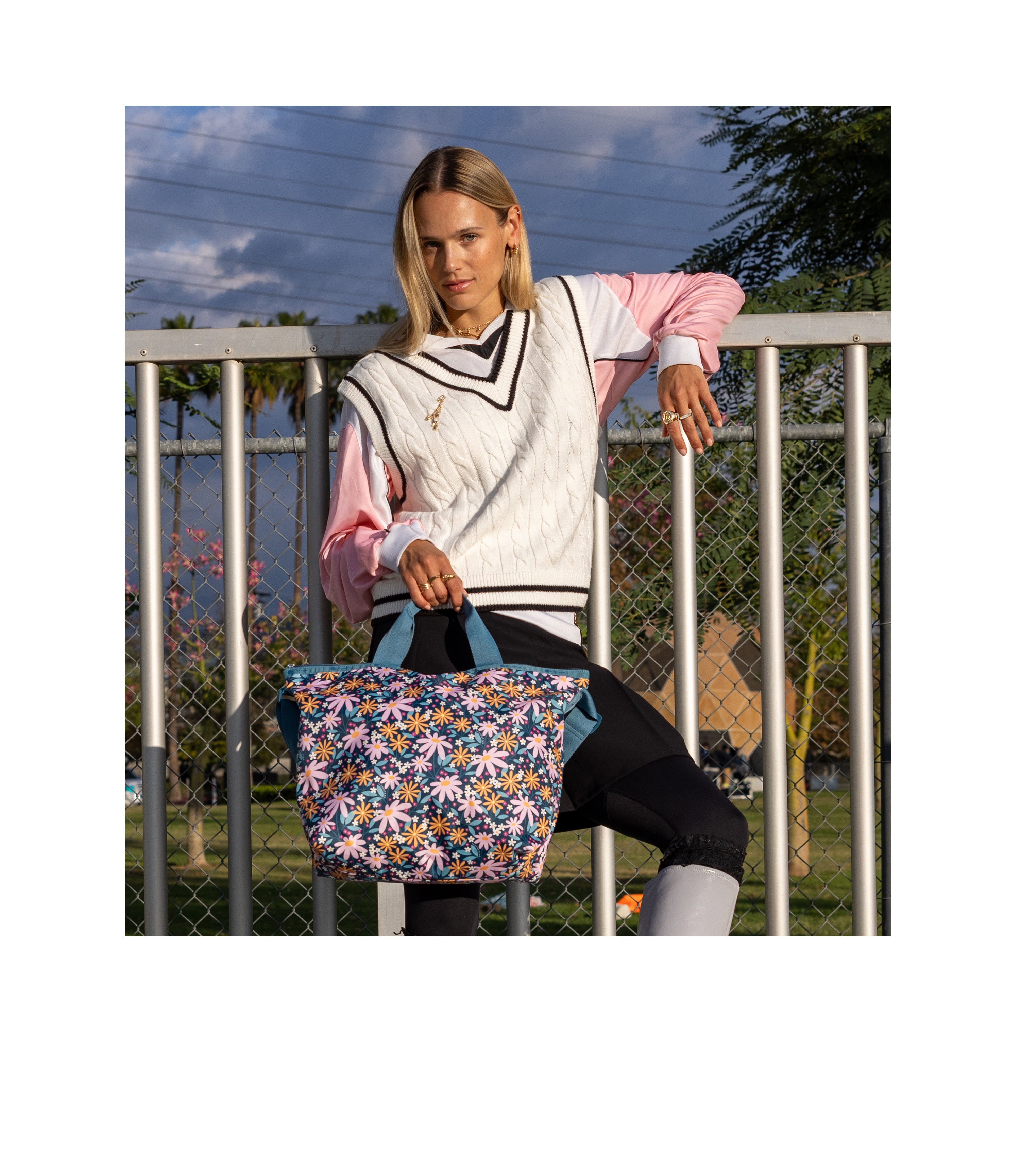 Deluxe Easy Carry Tote - Retro Daisies print – LeSportsac