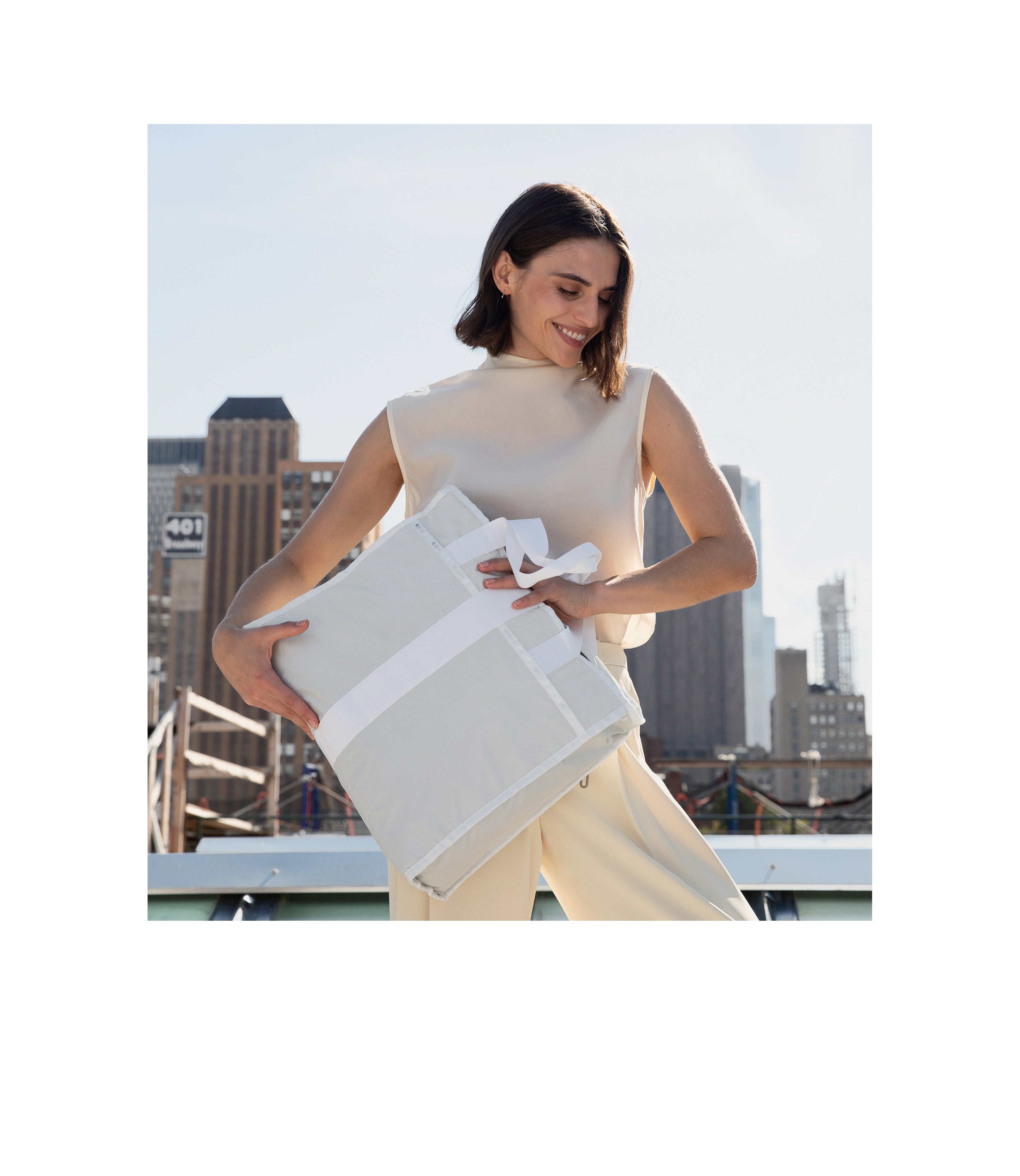 Essential Carryall - Blanc C – LeSportsac