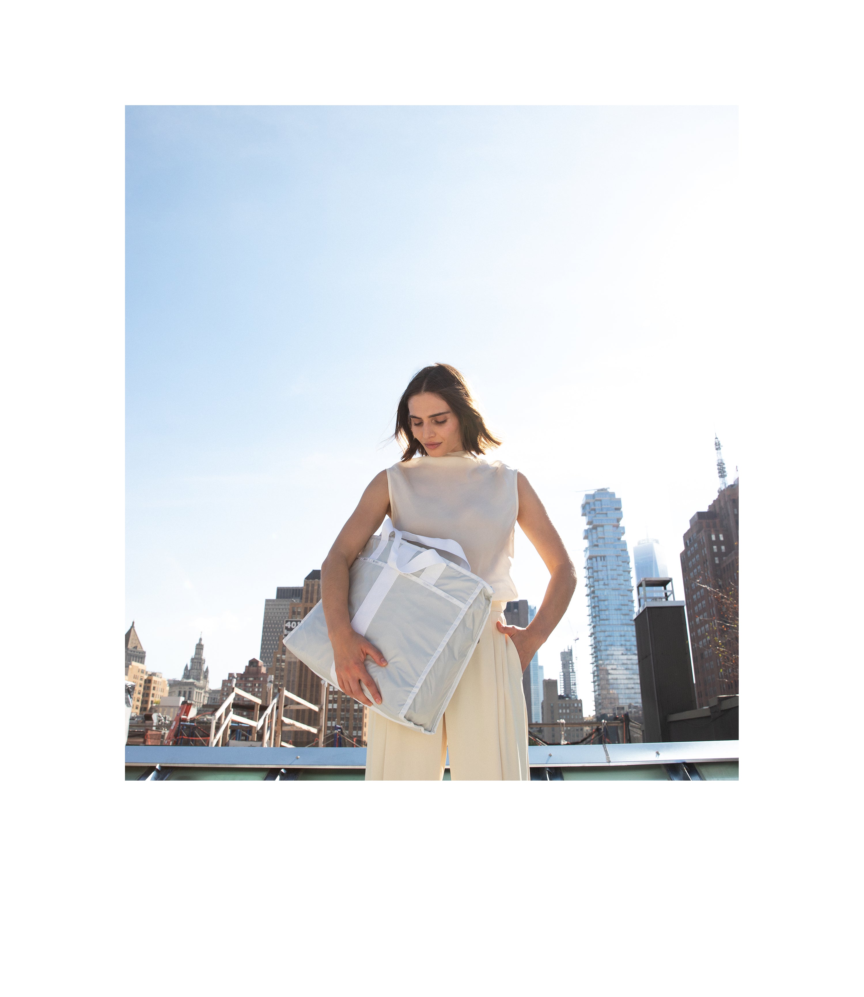 Essential Carryall - Blanc C – LeSportsac